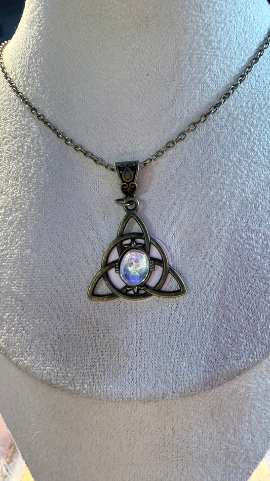 Mystic Trinity Knot Necklace with Iridescent Stone – Adjustable 60cm Chain